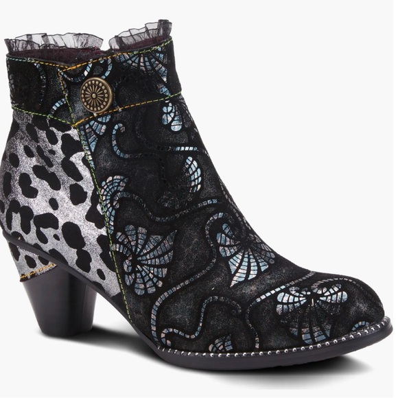 L'artiste Shoes - NWT L'Artiste Dessa Bootie